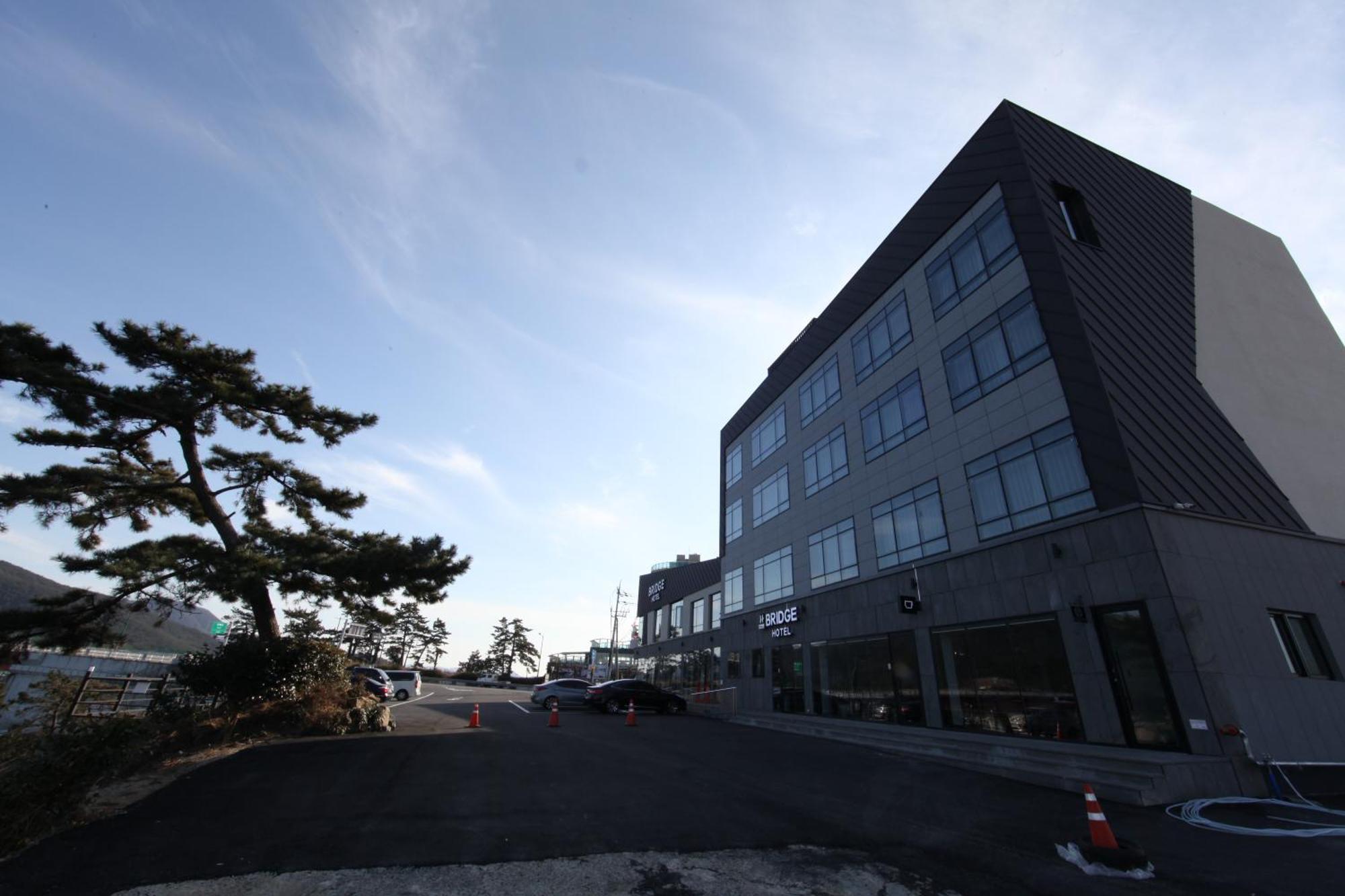 Tongyeong Bridge Hotel Exterior photo